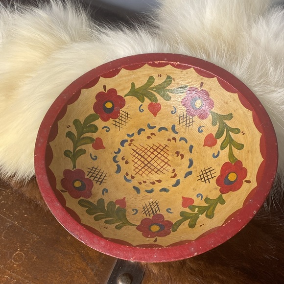 Vintage Red /Tan Tole Painted Wooden Bowl - Picture 2 of 7